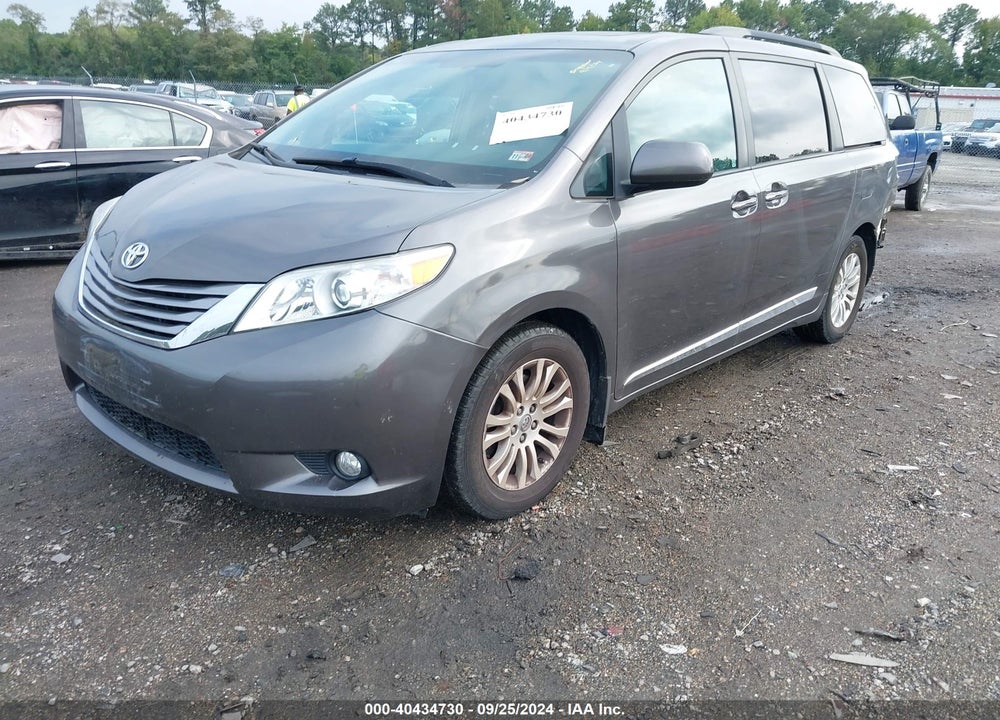 2017 TOYOTA SIENNA XLE 8 PASSENGER VIN: 5TDYZ3DC3HS818698