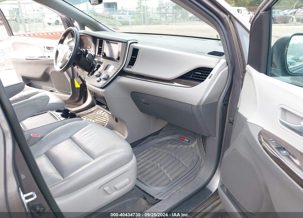 2017 TOYOTA SIENNA XLE 8 PASSENGER VIN: 5TDYZ3DC3HS818698