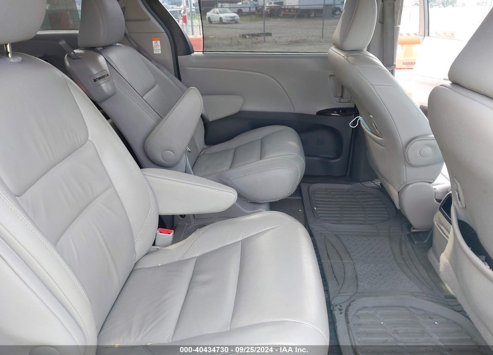 2017 TOYOTA SIENNA XLE 8 PASSENGER VIN: 5TDYZ3DC3HS818698