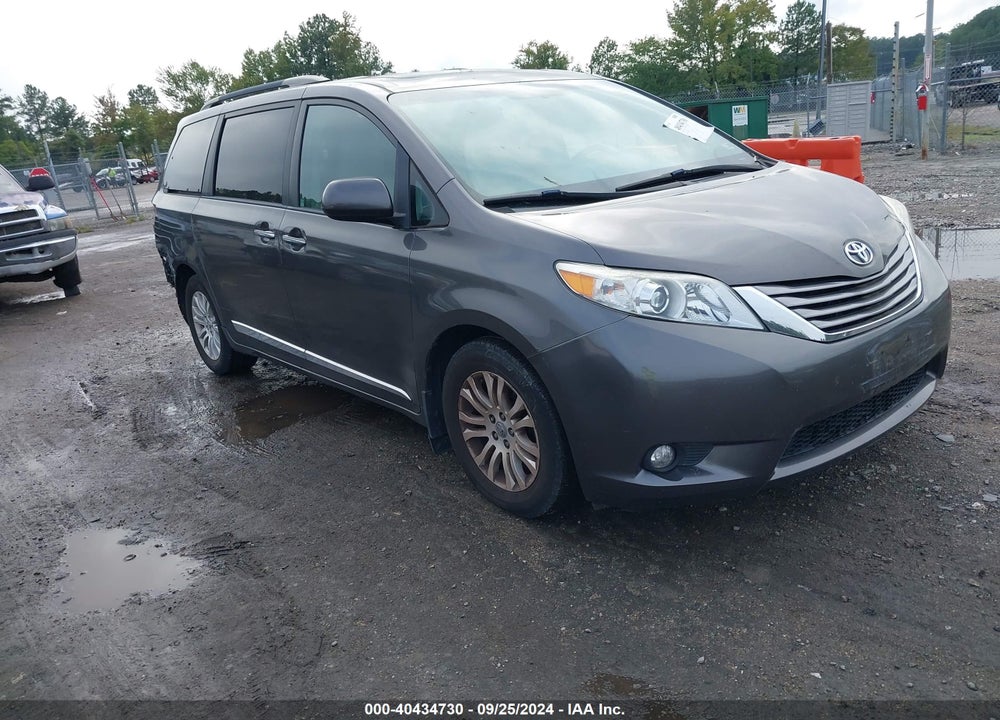 2017 TOYOTA SIENNA XLE 8 PASSENGER VIN: 5TDYZ3DC3HS818698