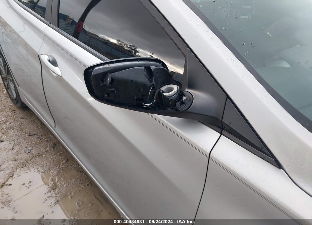 2014 HYUNDAI ELANTRA SE VIN: 5NPDH4AE9EH473854