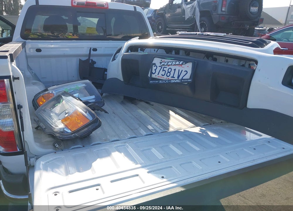 2020 GMC CANYON 2WD SHORT BOX SLE VIN: 1GTG5CEN3L1132982