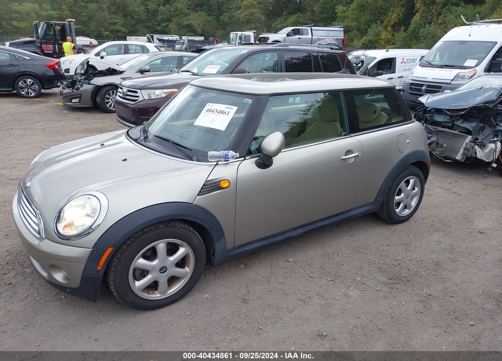 2009 MINI COOPER VIN: WMWMF33539TT69517