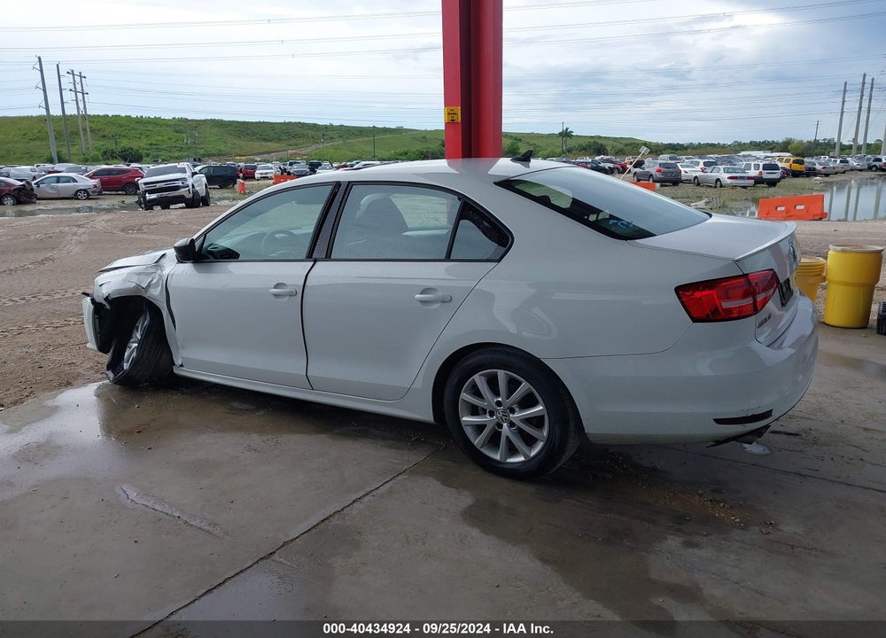 2015 VOLKSWAGEN JETTA 1.8T SE VIN: 3VWD07AJ4FM331782