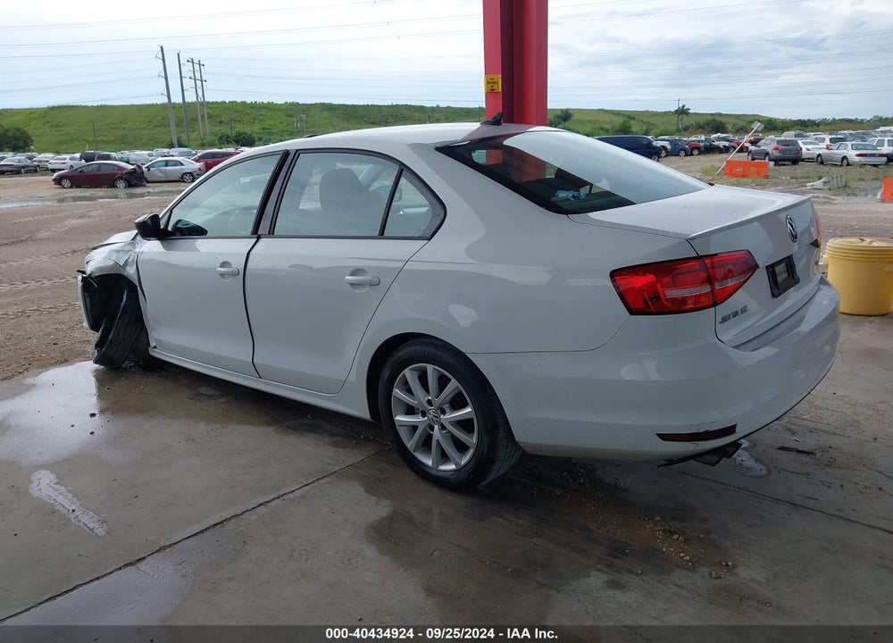 2015 VOLKSWAGEN JETTA 1.8T SE VIN: 3VWD07AJ4FM331782