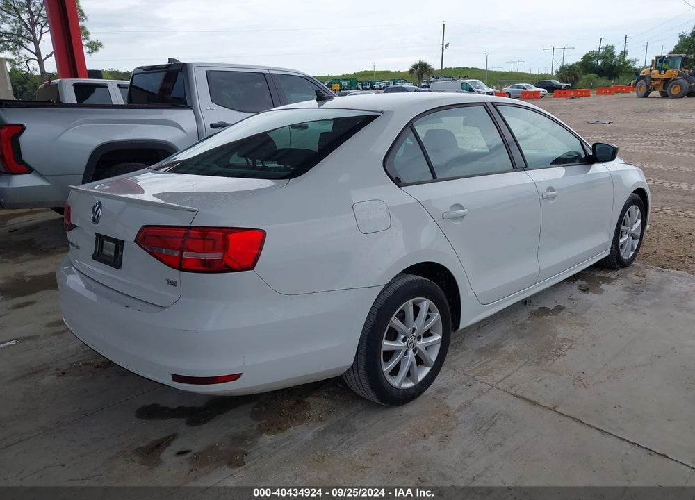 2015 VOLKSWAGEN JETTA 1.8T SE VIN: 3VWD07AJ4FM331782