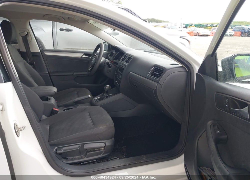 2015 VOLKSWAGEN JETTA 1.8T SE VIN: 3VWD07AJ4FM331782