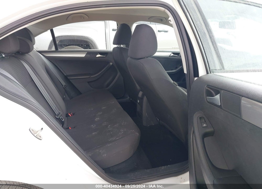2015 VOLKSWAGEN JETTA 1.8T SE VIN: 3VWD07AJ4FM331782