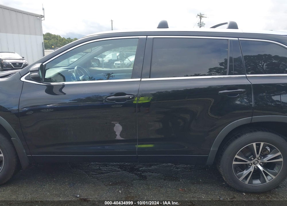 2016 TOYOTA HIGHLANDER XLE V6 VIN: 5TDJKRFHXGS355183