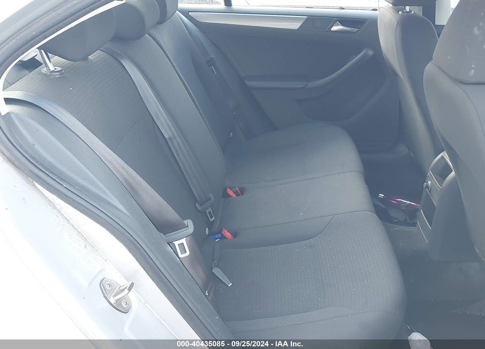 2015 VOLKSWAGEN JETTA 1.8T SE VIN: 3VWD17AJ8FM298296