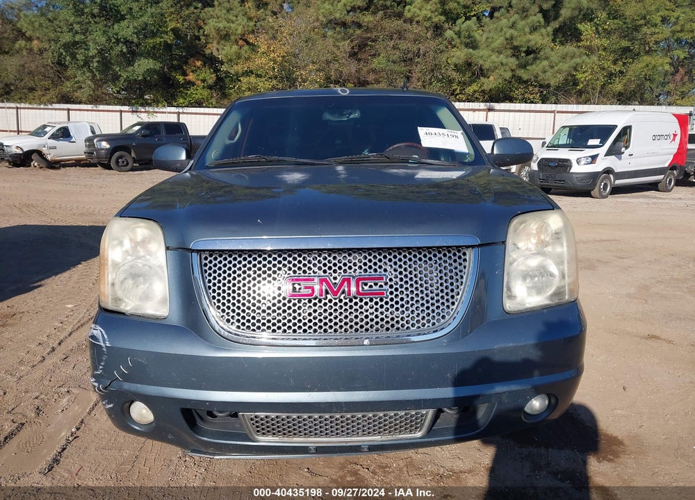 2008 GMC YUKON DENALI VIN: 1GKFK63888J207447