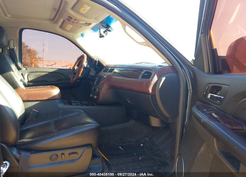 2008 GMC YUKON DENALI VIN: 1GKFK63888J207447