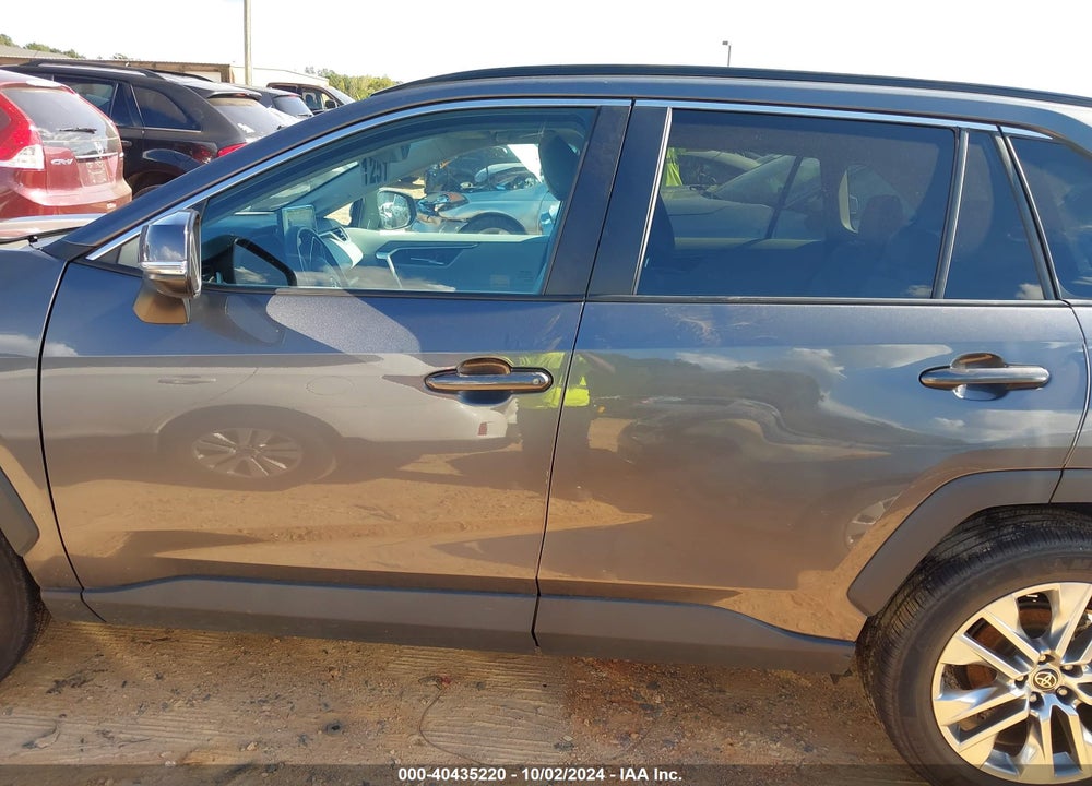 2022 TOYOTA RAV4 XLE PREMIUM VIN: 2T3A1RFV2NC259747
