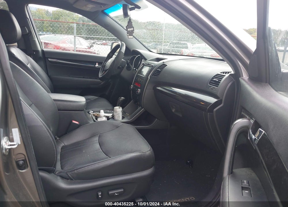 2012 KIA SORENTO SX V6 VIN: 5XYKWDA24CG300640