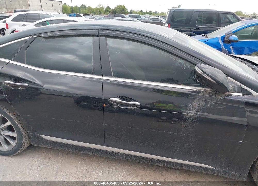 2017 HYUNDAI AZERA VIN: KMHFG4JG4HA580928