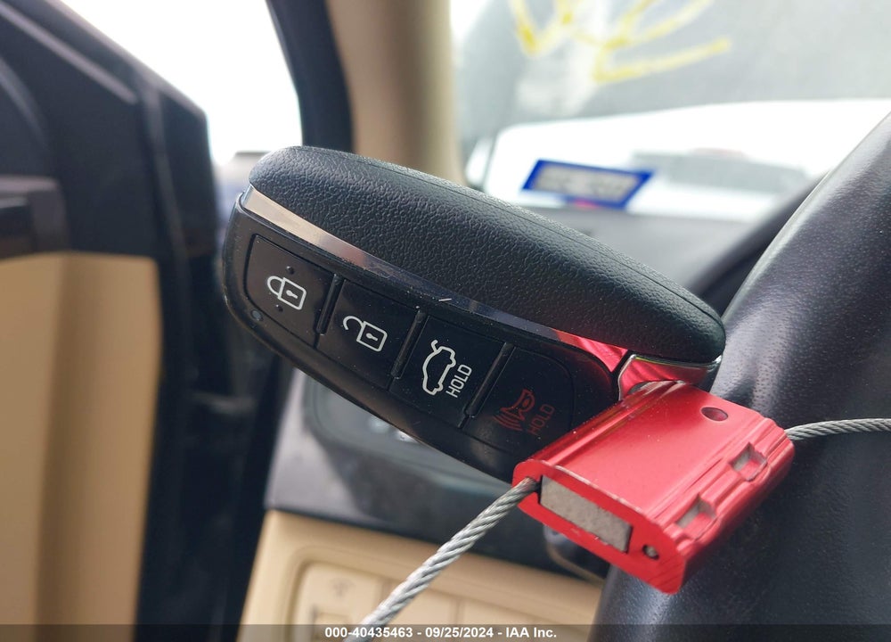 2017 HYUNDAI AZERA VIN: KMHFG4JG4HA580928