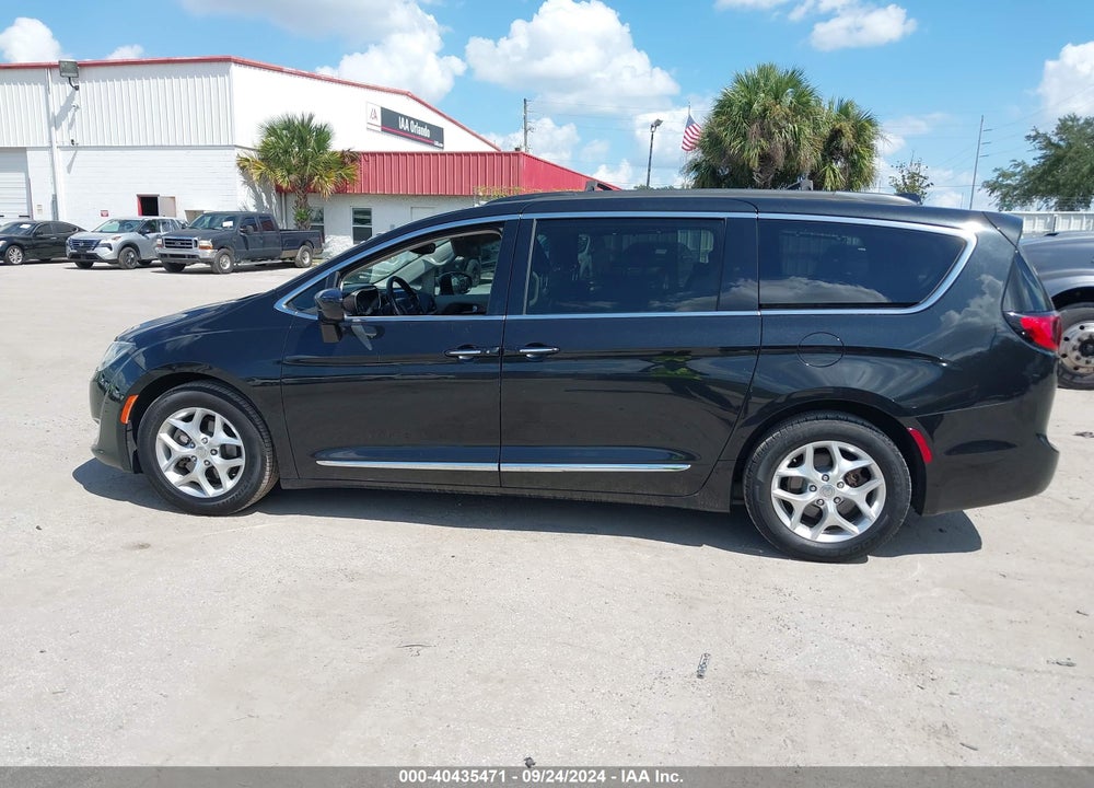 2017 CHRYSLER PACIFICA TOURING L VIN: 2C4RC1BG5HR795031
