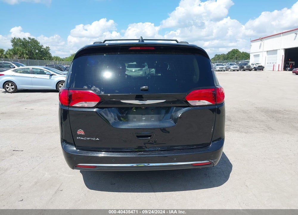 2017 CHRYSLER PACIFICA TOURING L VIN: 2C4RC1BG5HR795031