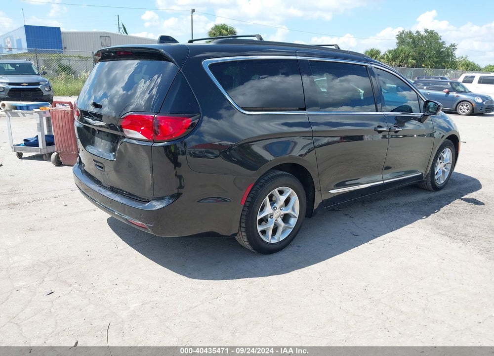 2017 CHRYSLER PACIFICA TOURING L VIN: 2C4RC1BG5HR795031