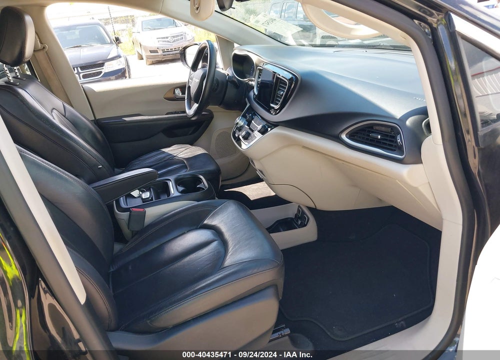 2017 CHRYSLER PACIFICA TOURING L VIN: 2C4RC1BG5HR795031