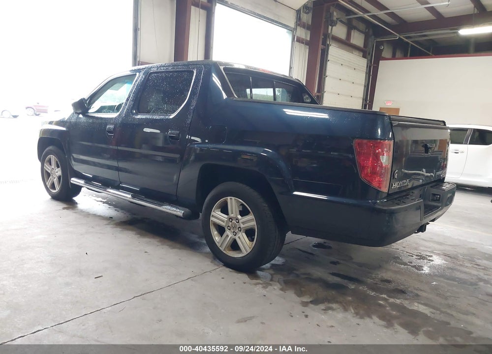 2011 HONDA RIDGELINE RTL VIN: 5FPYK1F52BB008070