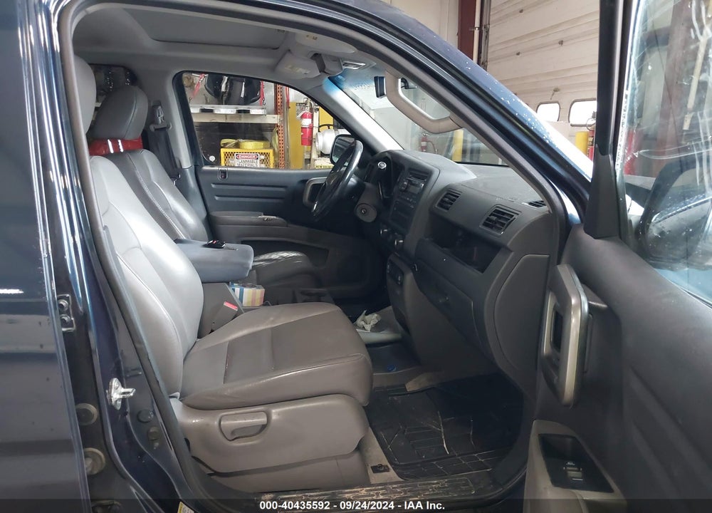 2011 HONDA RIDGELINE RTL VIN: 5FPYK1F52BB008070