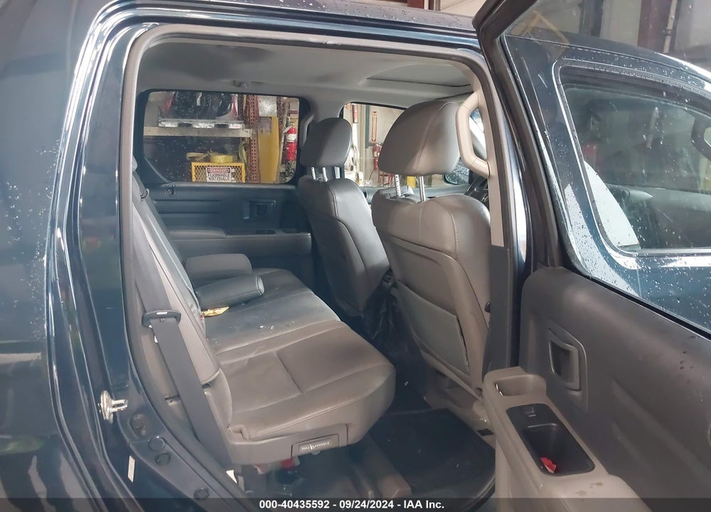 2011 HONDA RIDGELINE RTL VIN: 5FPYK1F52BB008070