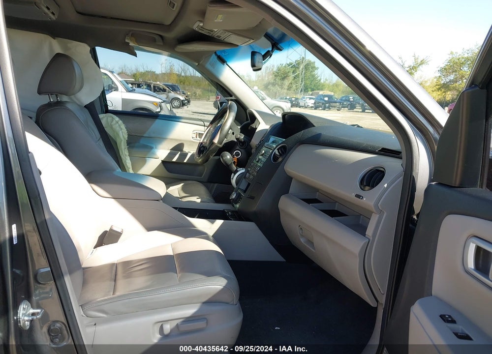2011 HONDA PILOT EX-L VIN: 5FNYF4H76BB044051