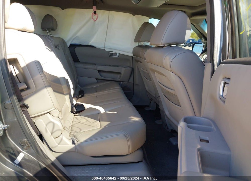 2011 HONDA PILOT EX-L VIN: 5FNYF4H76BB044051