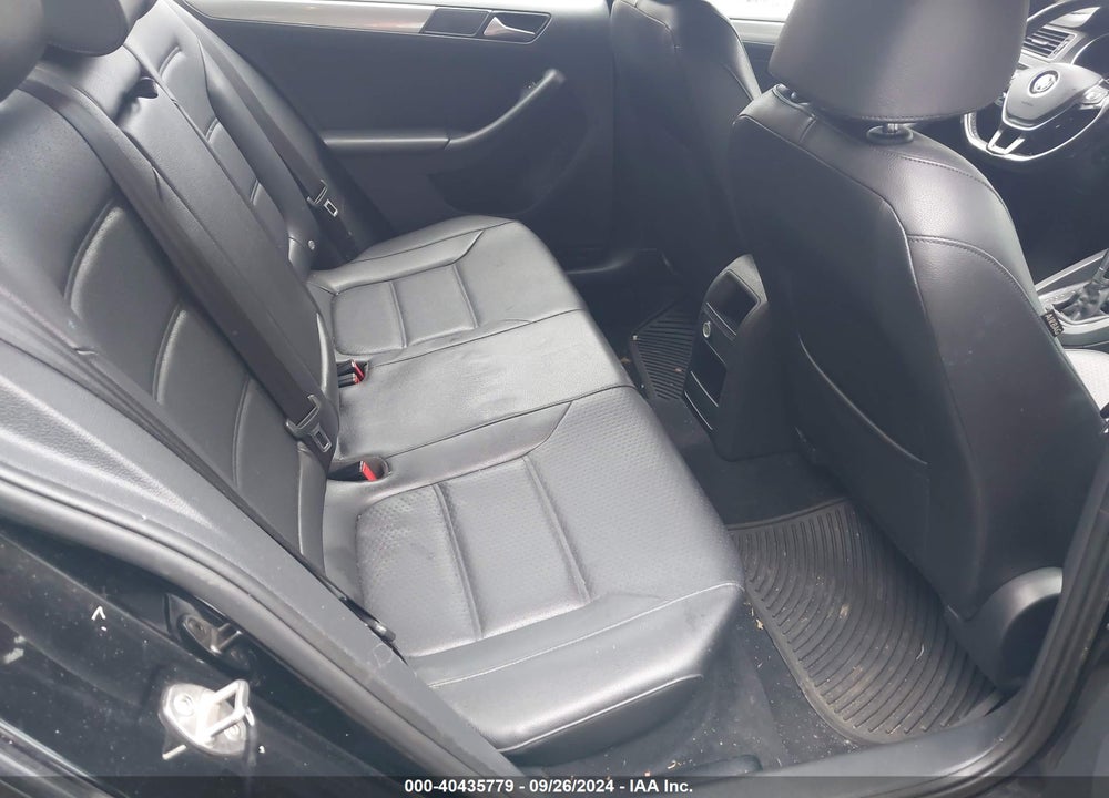 2015 VOLKSWAGEN JETTA 1.8T SE VIN: 3VWD17AJ9FM232467