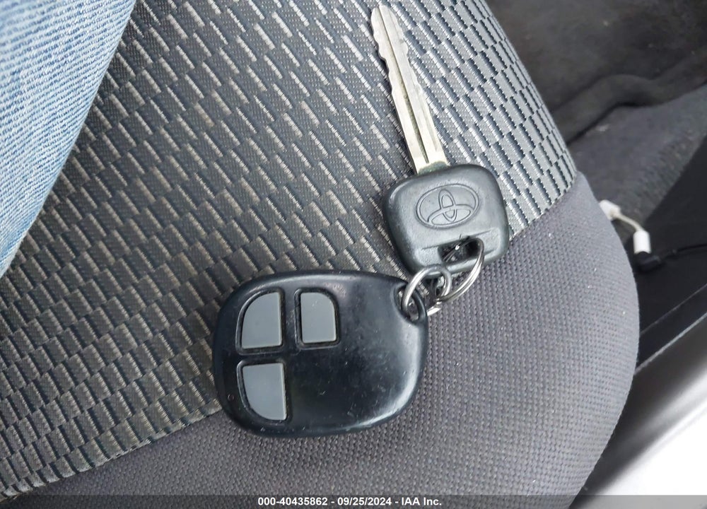 2005 TOYOTA RAV4 VIN: JTEHD20V850057161
