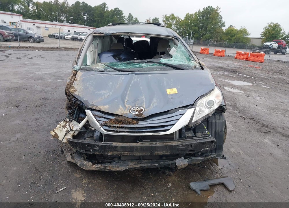 2017 TOYOTA SIENNA LE 8 PASSENGER VIN: 5TDKZ3DC1HS843587