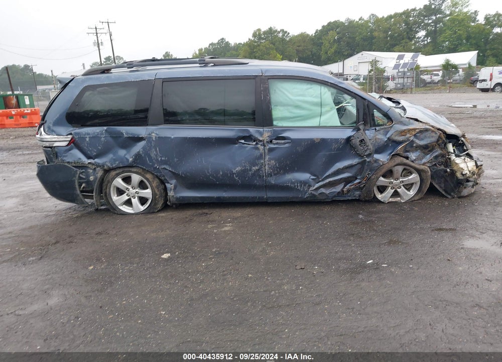 2017 TOYOTA SIENNA LE 8 PASSENGER VIN: 5TDKZ3DC1HS843587