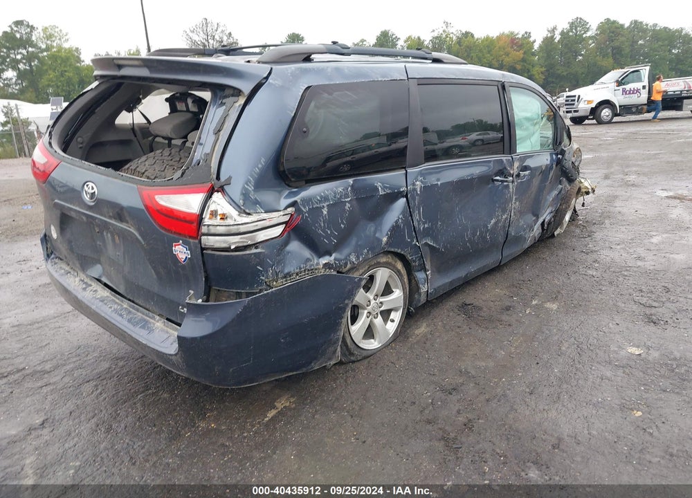 2017 TOYOTA SIENNA LE 8 PASSENGER VIN: 5TDKZ3DC1HS843587