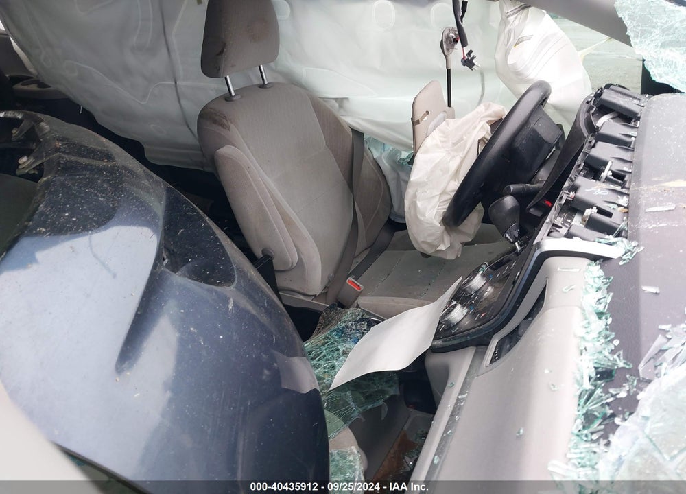 2017 TOYOTA SIENNA LE 8 PASSENGER VIN: 5TDKZ3DC1HS843587