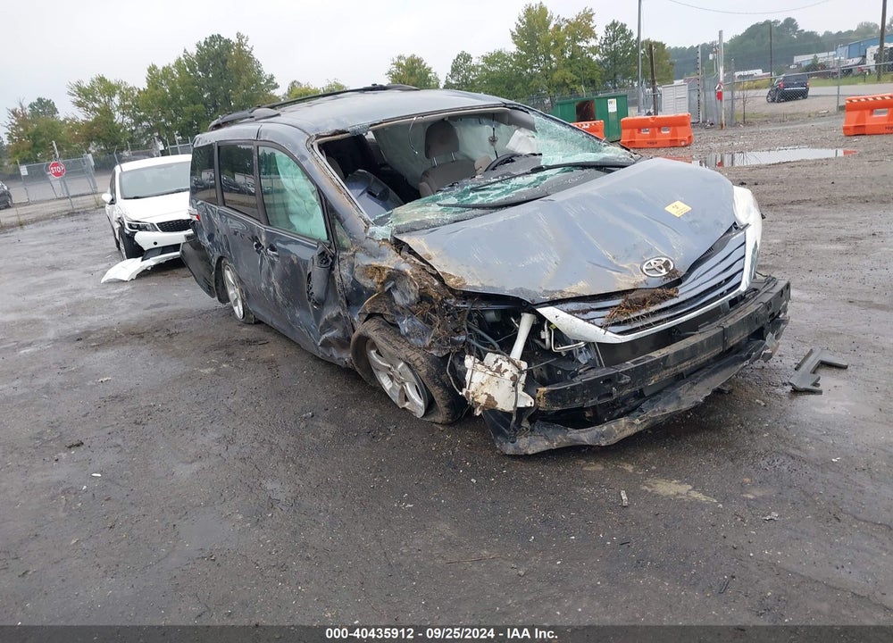 2017 TOYOTA SIENNA LE 8 PASSENGER VIN: 5TDKZ3DC1HS843587