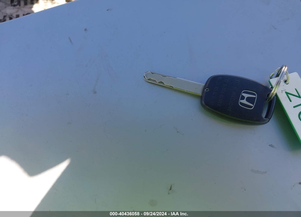 2011 HONDA INSIGHT EX VIN: JHMZE2H72BS012209