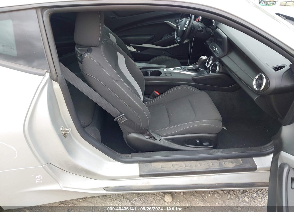 2019 CHEVROLET CAMARO 1LT VIN: 1G1FB1RSXK0121645
