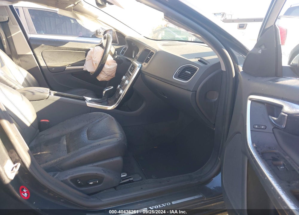2015 VOLVO V60 VIN: YV140MEM0F1243597