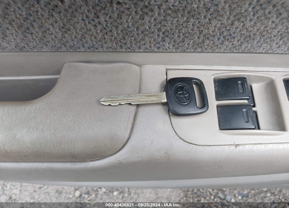 2001 TOYOTA COROLLA LE VIN: 2T1BR12E01C472073