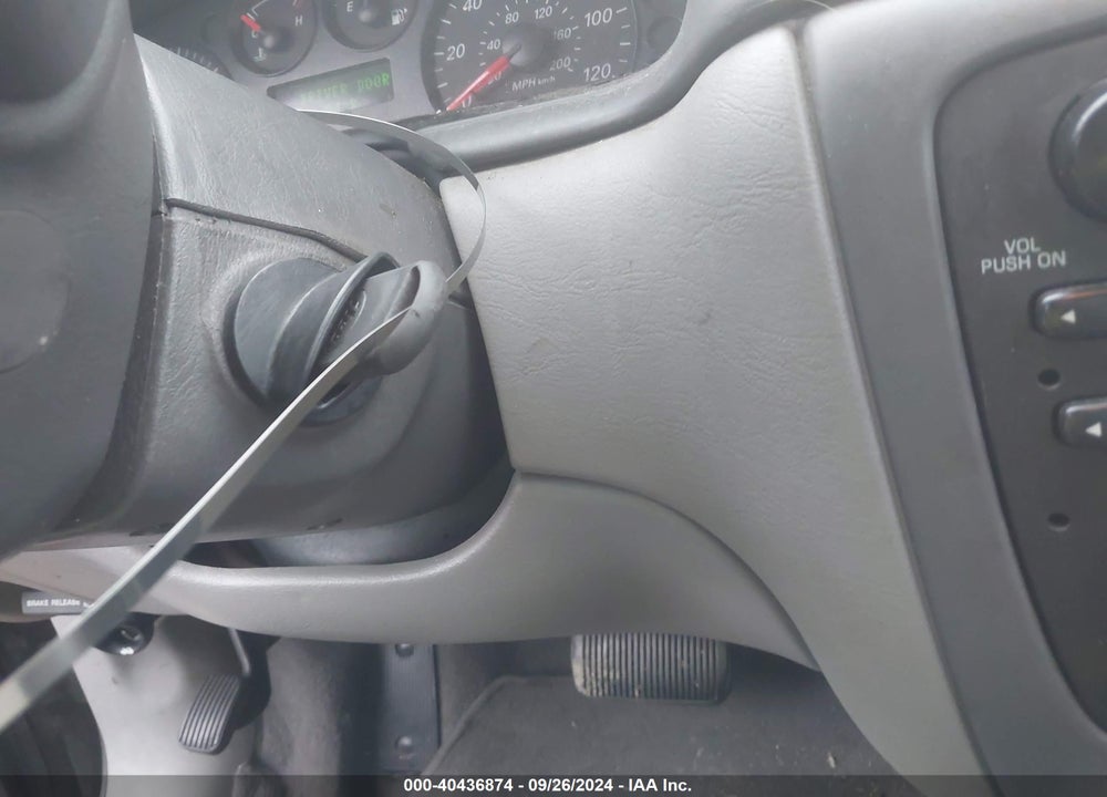 2005 FORD TAURUS SE VIN: 1FAFP53235A294968