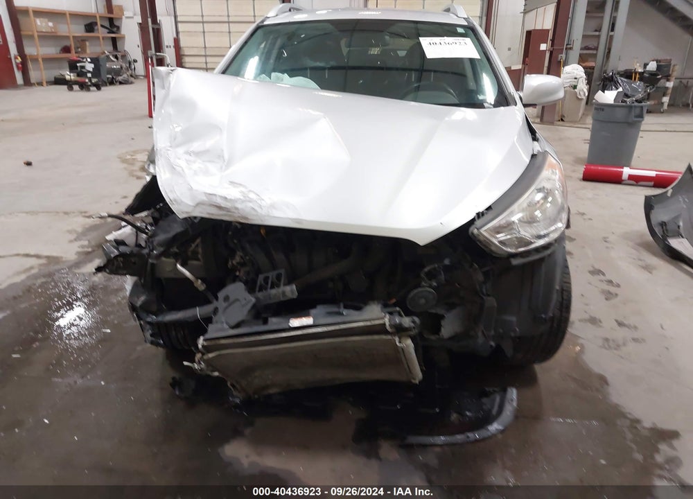 2011 HYUNDAI TUCSON GLS VIN: KM8JU3AC1BU200119