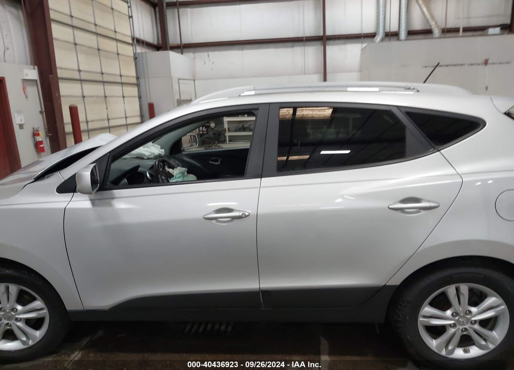 2011 HYUNDAI TUCSON GLS VIN: KM8JU3AC1BU200119