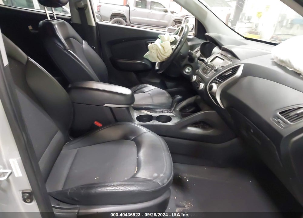 2011 HYUNDAI TUCSON GLS VIN: KM8JU3AC1BU200119