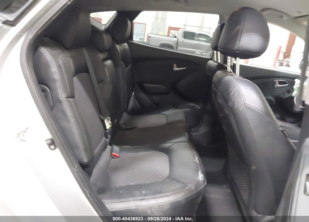 2011 HYUNDAI TUCSON GLS VIN: KM8JU3AC1BU200119