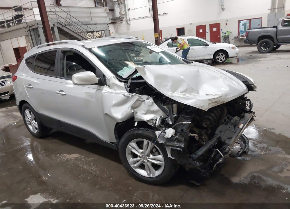 2011 HYUNDAI TUCSON GLS VIN: KM8JU3AC1BU200119