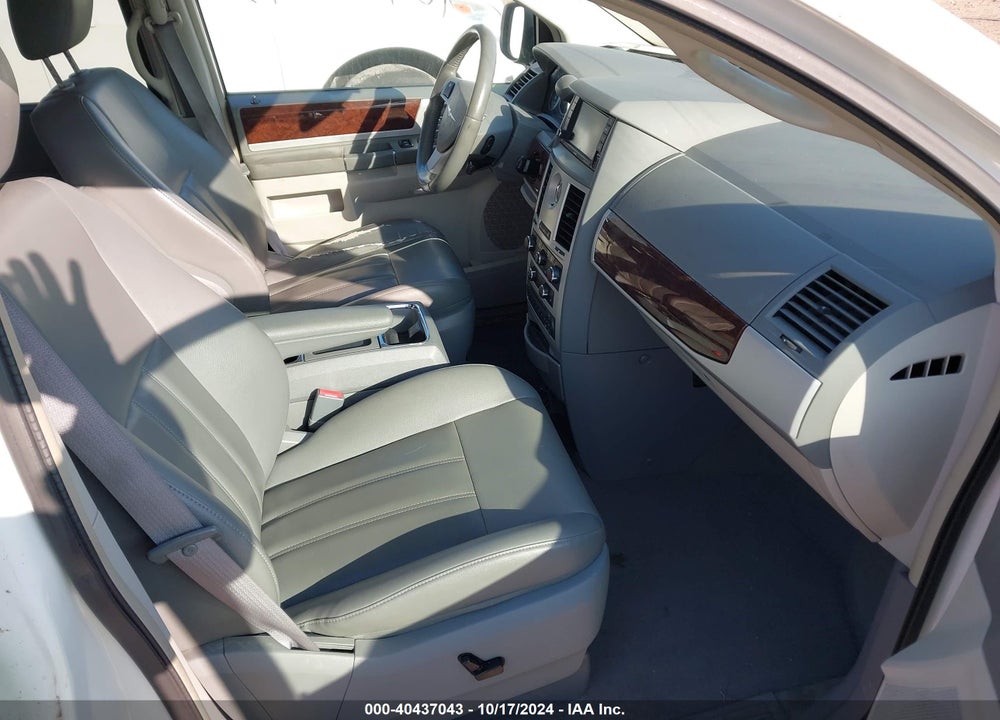 2010 CHRYSLER TOWN & COUNTRY TOURING VIN: 2A4RR5DX5AR137471