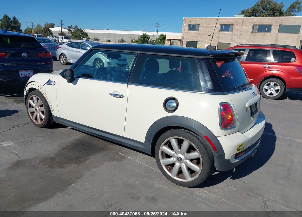 2008 MINI COOPER S VIN: WMWMF73558TV34800