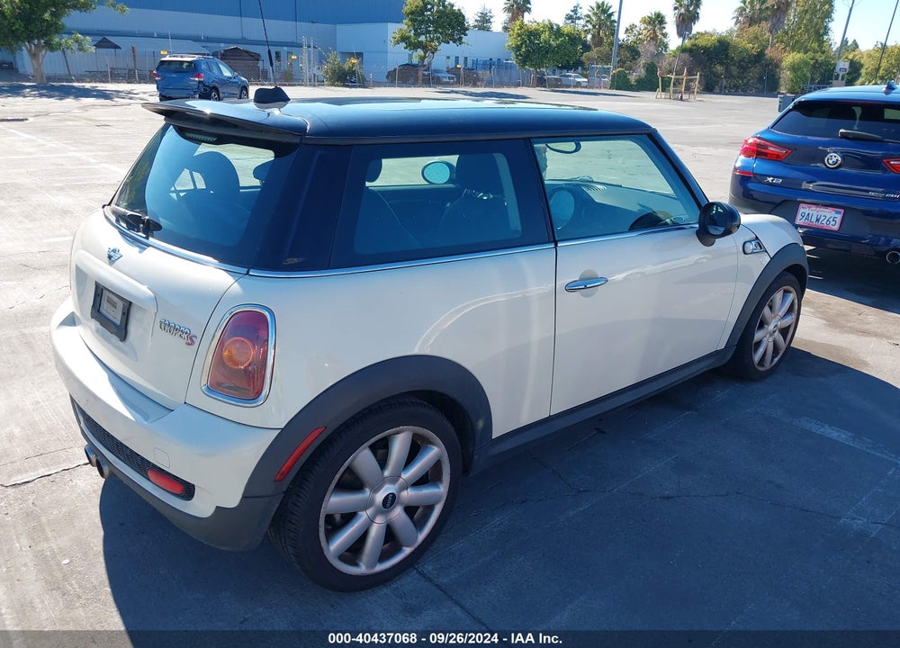 2008 MINI COOPER S VIN: WMWMF73558TV34800
