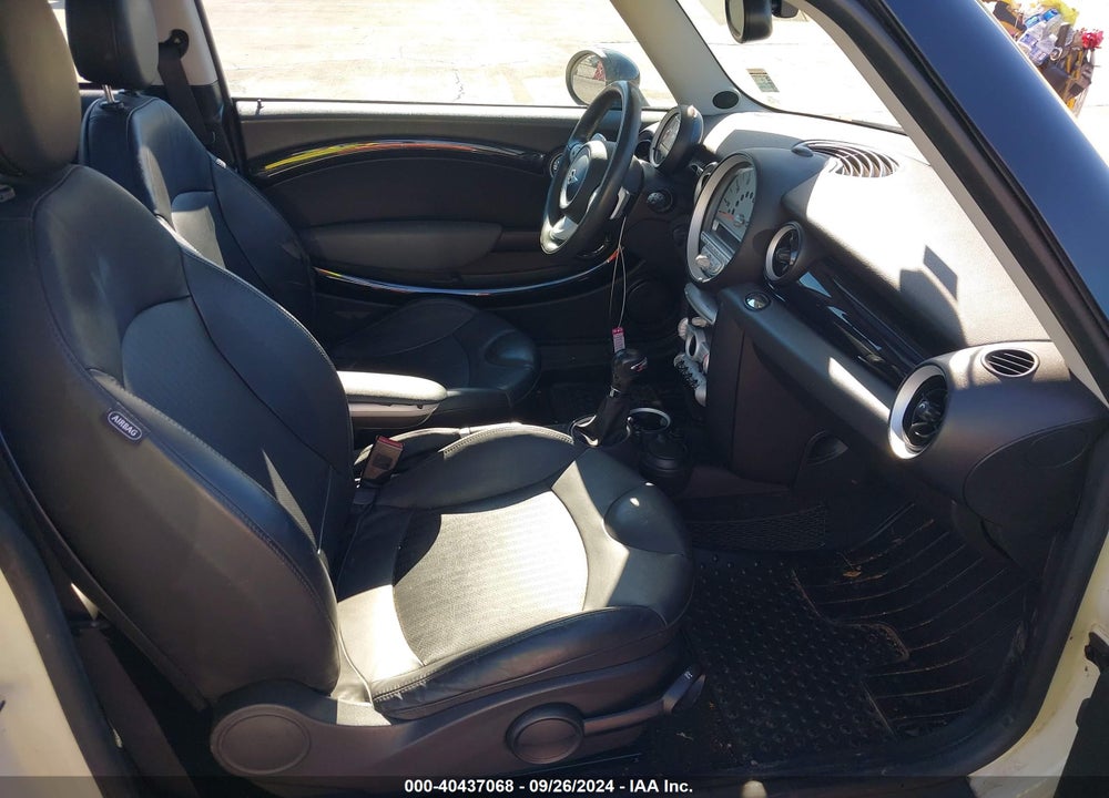 2008 MINI COOPER S VIN: WMWMF73558TV34800